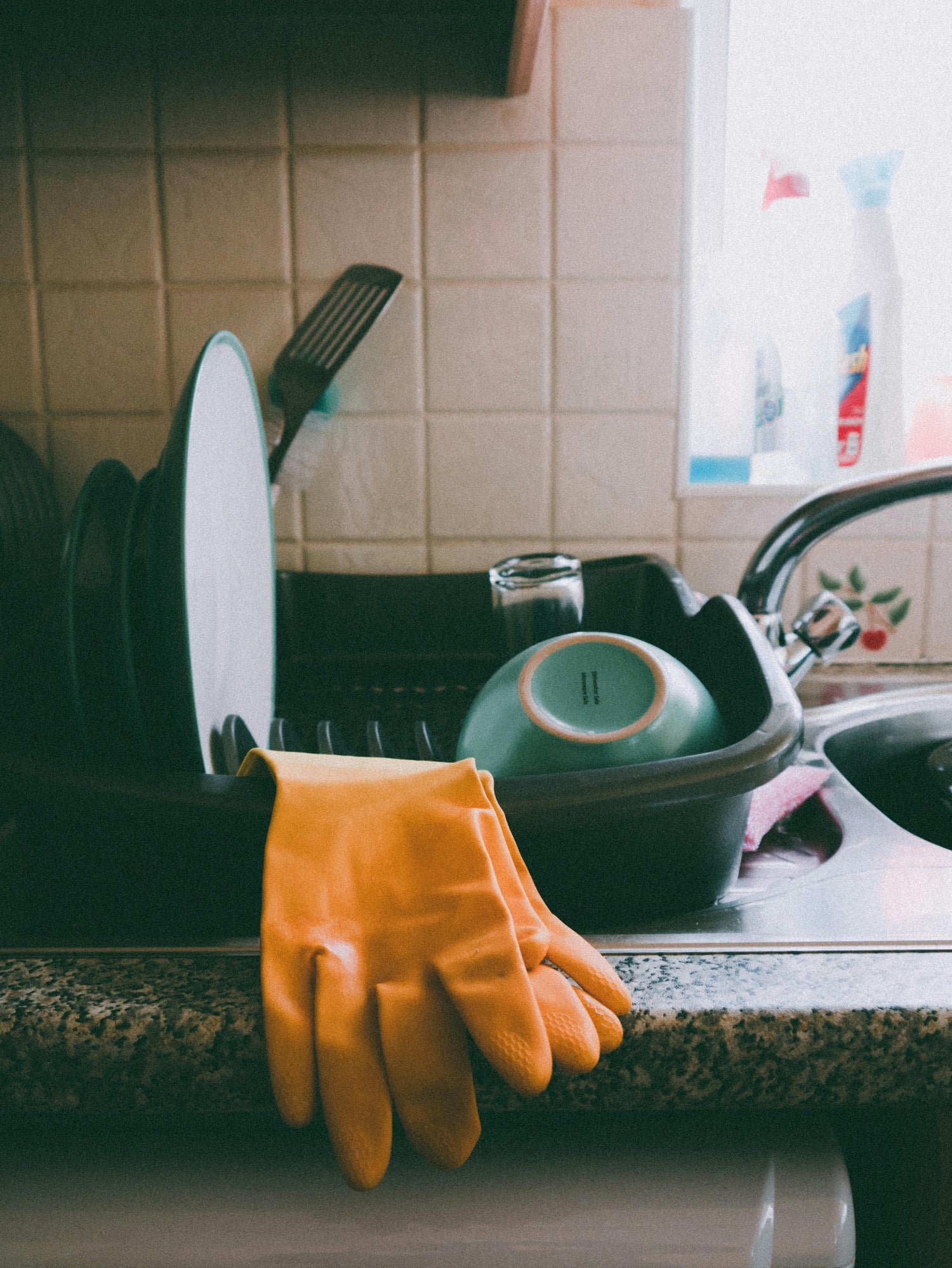 Sink with dirty utensils